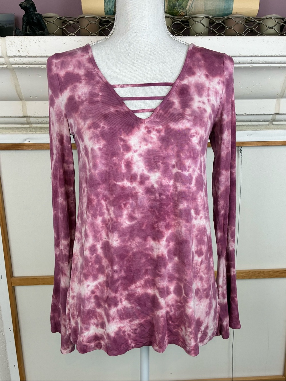 American Eagle Soft n Sexy T Long Sleeve Tie-Dye V-Neck w/ Ladder Detail